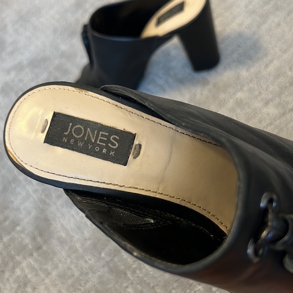 Black Leather Open Toe Pump With Tassel - Picture 3 of 6